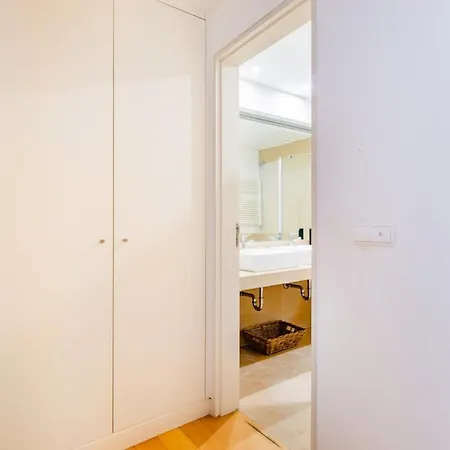 Mercy Ii, In The Heart Of Chiado * 리스본